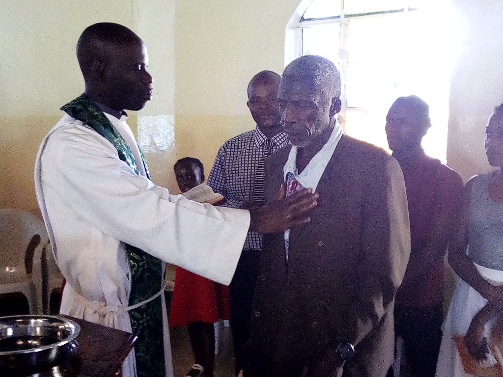 You are currently viewing [PHOTOS] Mzee Fred Ssentamu gives life to Christ, gets baptised